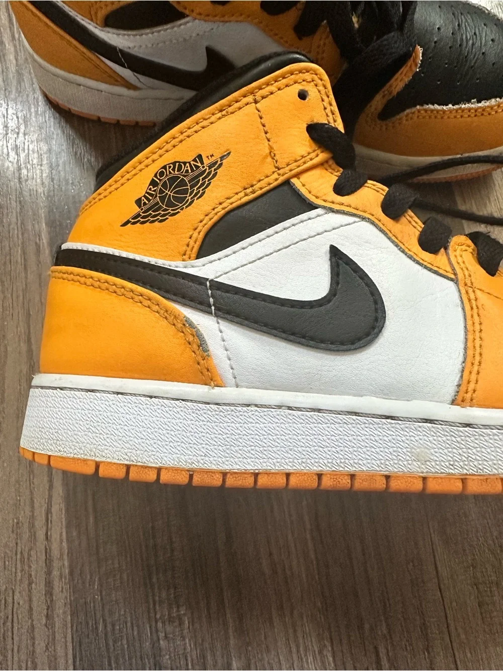 Nike Jordan 1 mid taxi yellow black size 4
